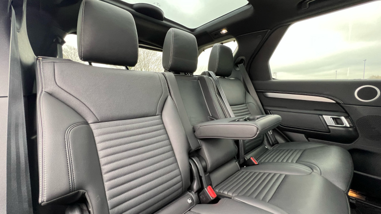 Land Rover Discovery 3.0 D300 R-Dynamic SE 5dr Auto Diesel Station Wagon